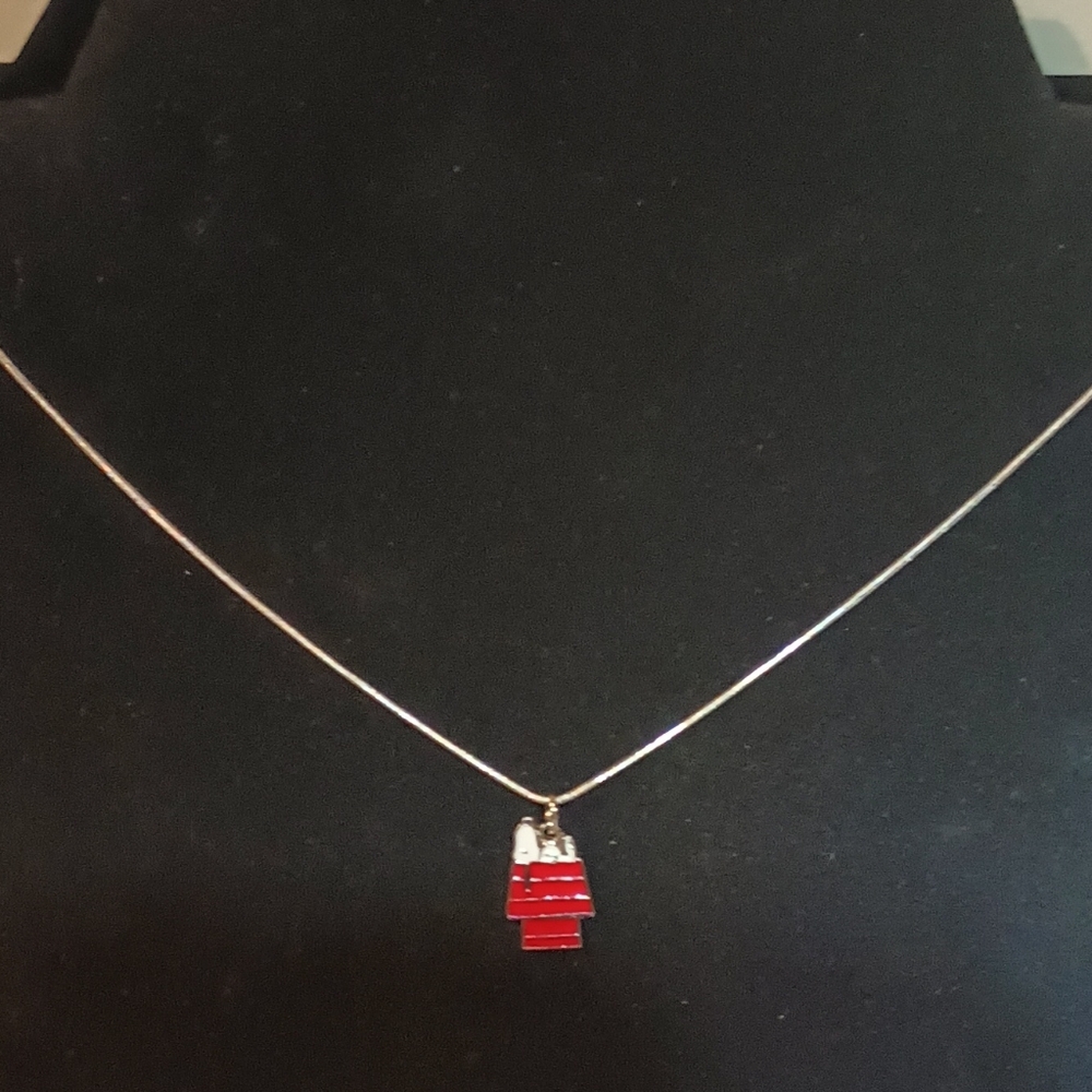 Snoopy on His House Necklace 💖 Sterling Silver 925 Peanuts